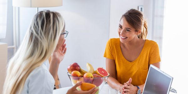 Portrait,Of,Young,Smiling,Female,Nutritionist,In,The,Consultation,Room.